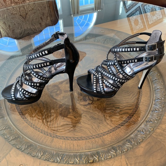 🖤Guess Shoes🖤 - Picture 7 of 8